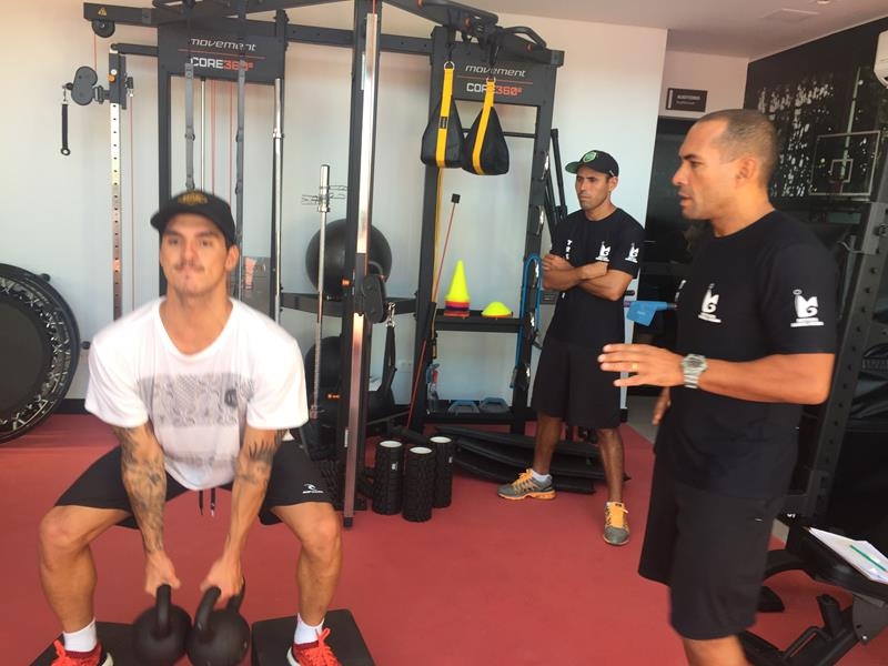 Gabriel Medina intensifica treinos visando perna Australiana