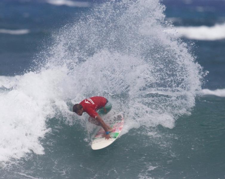 Boas ondas definem campeões no Sul Catarinense de Surf no Farol de Santa Marta