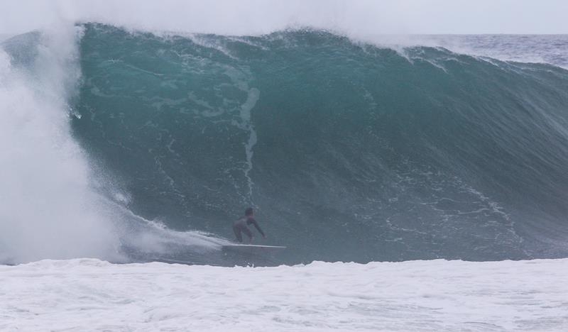 Swell de Sul dá boas vindas ao Outono em Itacoatiara