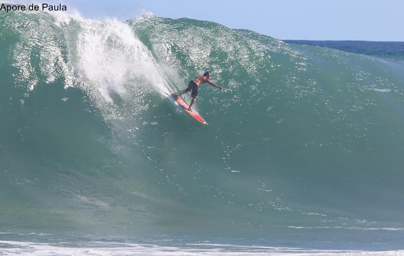 Swell de Sul surpreende em Niterói