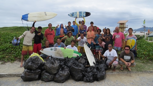 Top Surf promove dia de limpeza em Cabo Frio