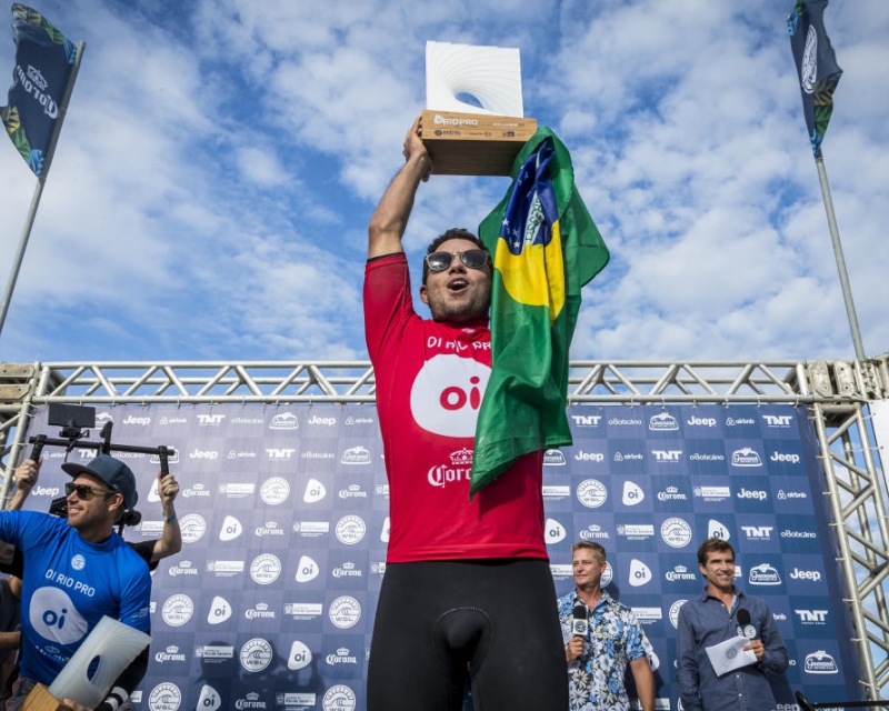Adriano Mineirinho Leva Fãs à Loucura com a Vitória no Rio Pro