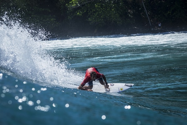 Bino Lopes substitui Caio Ibelli no OuterKnown Fiji Pro