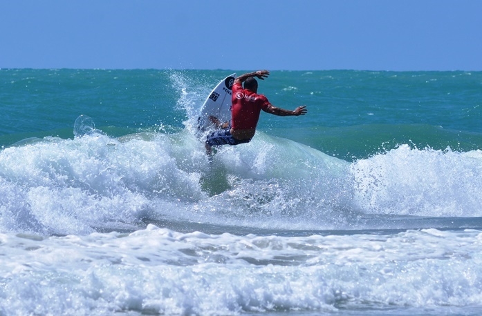 Lendas do surfe nacional participam da abertura do Circuito Master do Rota do Mar Surf and Music