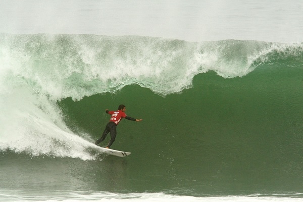 Surfistas de 14 países disputam o QS 3000 de Arica no Chile