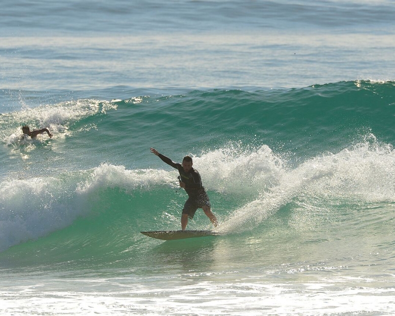 5 lendas do surf que você precisa conhecer