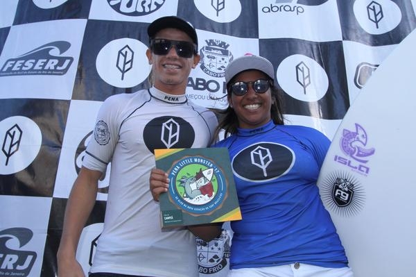 Surfistas do Rio festejam mais vitórias no Pena Little Monster em Cabo Frio