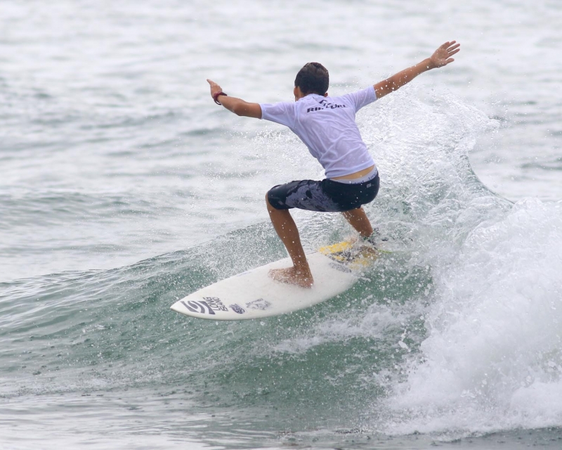 Surf - Derek Matos é o primeiro campeão do Rip Curl Guarujá Open 2017 