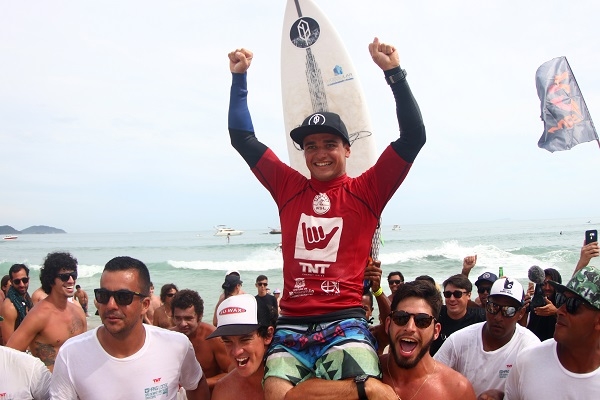 Deivid Silva vence o Hang Loose São Sebastião Pro em Maresias