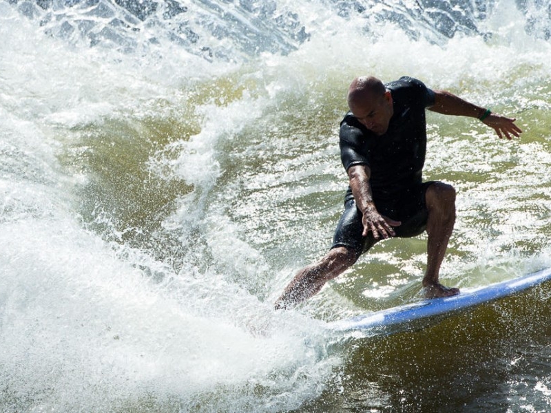 Saiba como funciona o surf rancho de Kelly Slater 