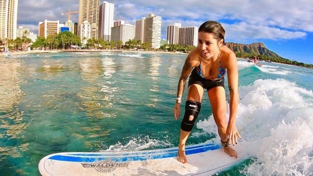 Do skate ao surf: Letícia Bufoni mostra habilidade no Havaí