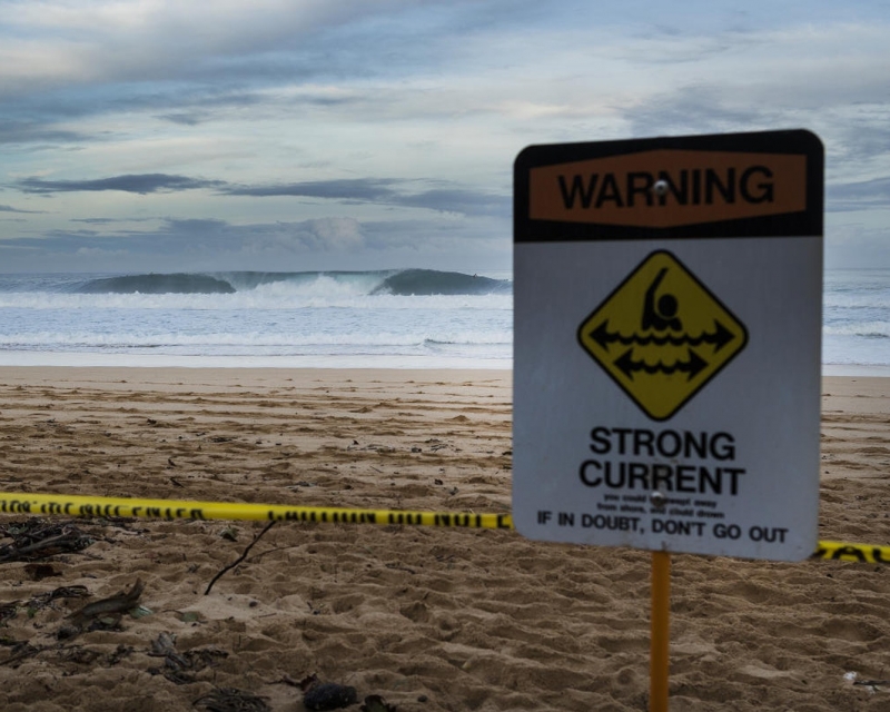 Após &quot;lagoa&quot; em Pipeline, swell gigantesco deixa praias da costa norte em alerta