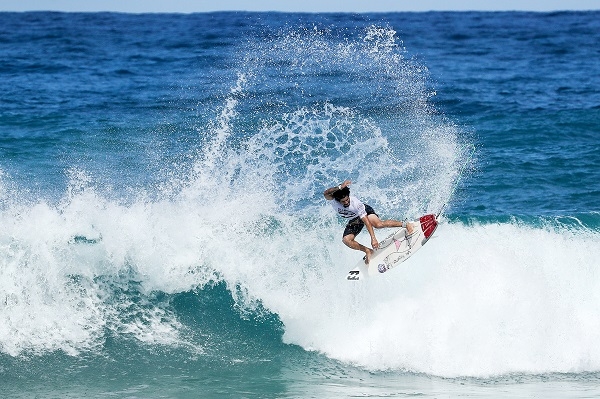 Italo Ferreira vence na volta do Billabong Pipe Masters 