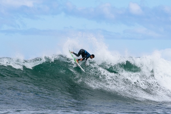 Cinco brasileiros passam pela repescagem em Bells Beach