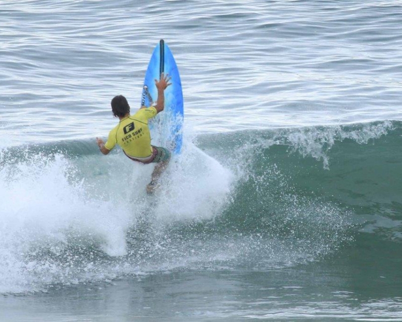 Bacana é o campeão master no Fico Surf Festival, em Guarujá