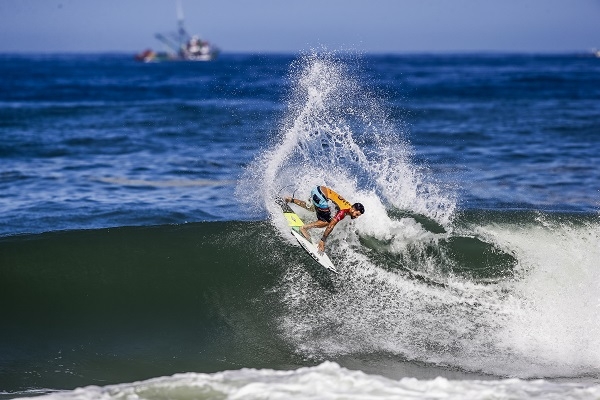 Seis brasileiros estreiam com vitórias no Oi Rio Pro