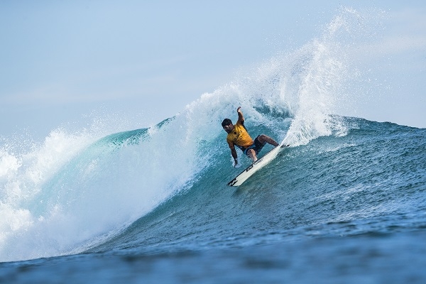 Italo Ferreira perde duelo brasileiro no Uluwatu CT