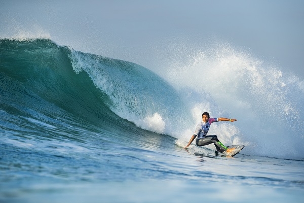 Krystian Kymerson é nota 10 no QS 10000 Ballito Pro