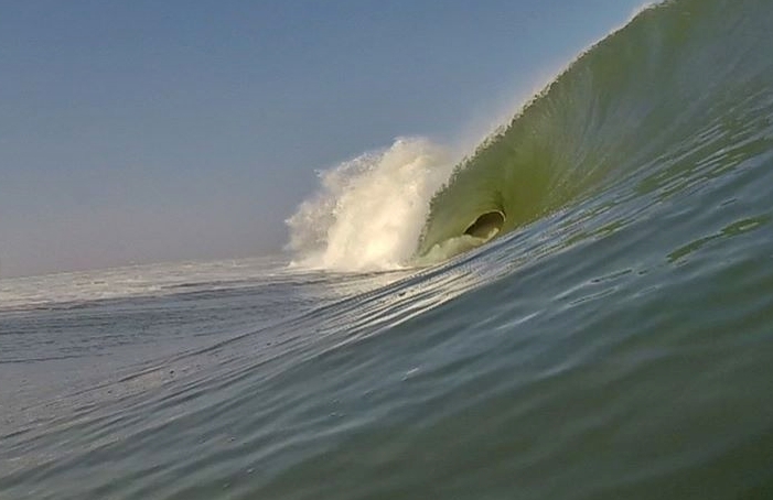 Lapo Coutinho passeia nos tubos de Skeleton Bay