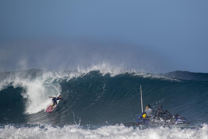 Miguel Tudela é semifinalista em Pipeline