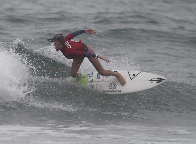 Luara Mandelli é nova aposta do surf brasileiro