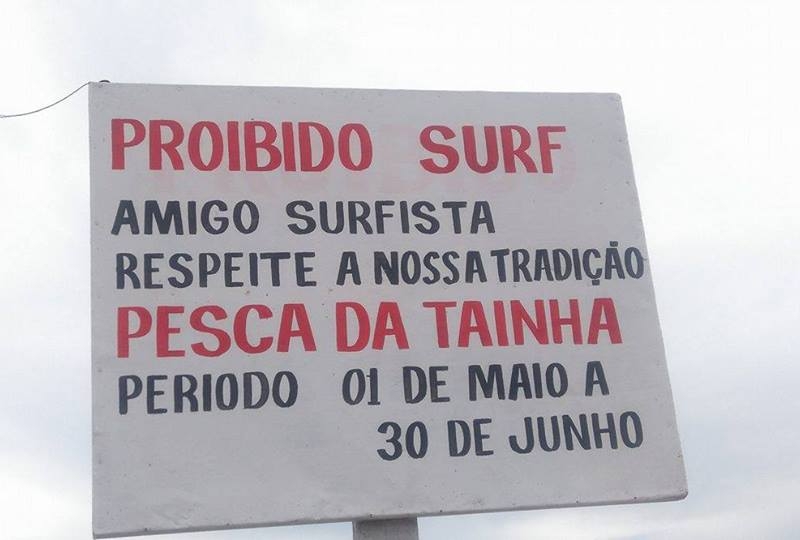 Regras de surfe em Farol de Santa Marta durante a Pesca da Tainha