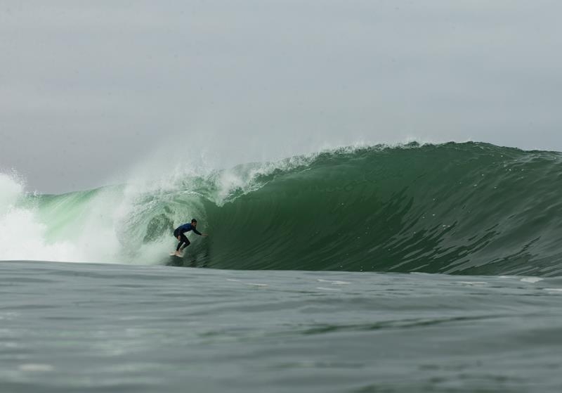 Australiano e peruano surfam as melhores no Arica Pro Tour