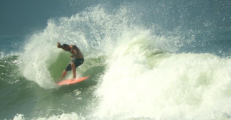 Antony Silva busca seu 4º título no vicentino de surfe