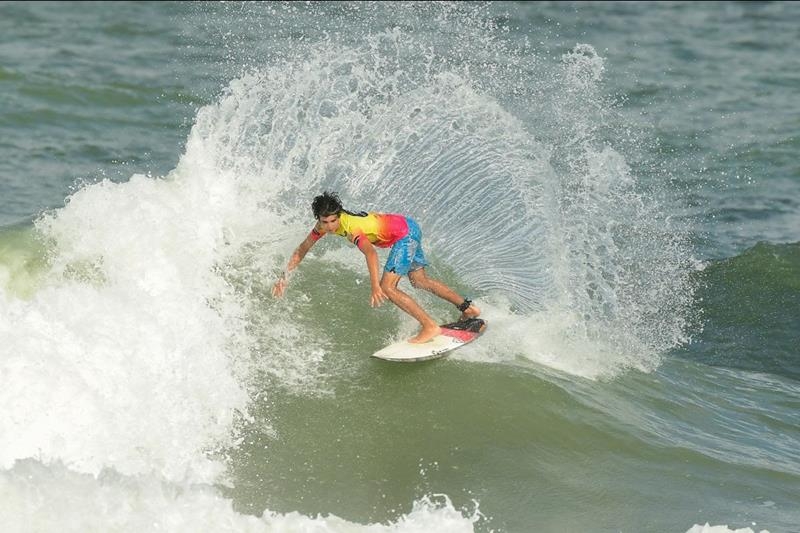 Abertura do Surf Talentos sacode a Prainha