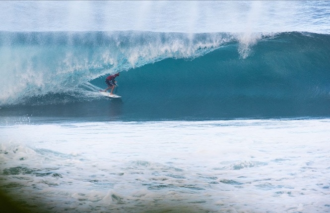 Peruano Miguel Tudela se classifica para o Billabong Pipe Masters apresentado pela Hydro Flask no Havaí