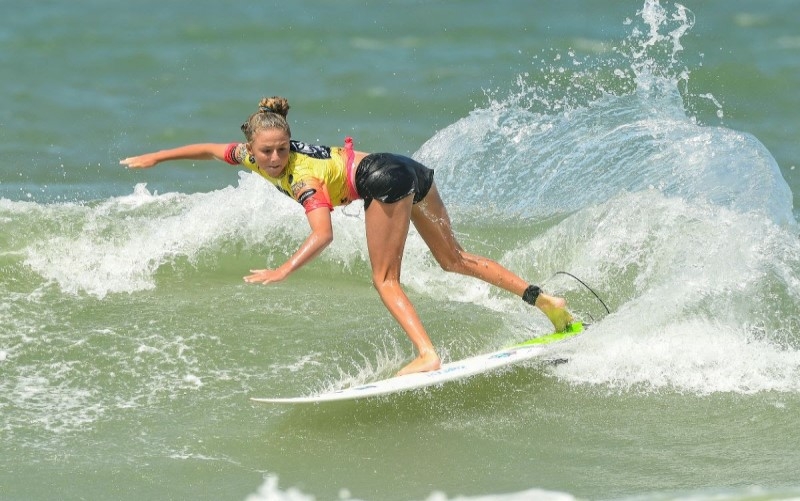 Campeões do Circuito Surf Talentos Oceano 2021 coroados em Balneário Camboriú(SC).