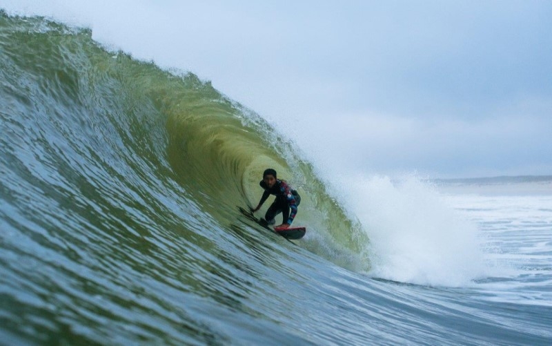 Samuel Pupo estreia na elite mundial com contrato renovado com a Rip Curl