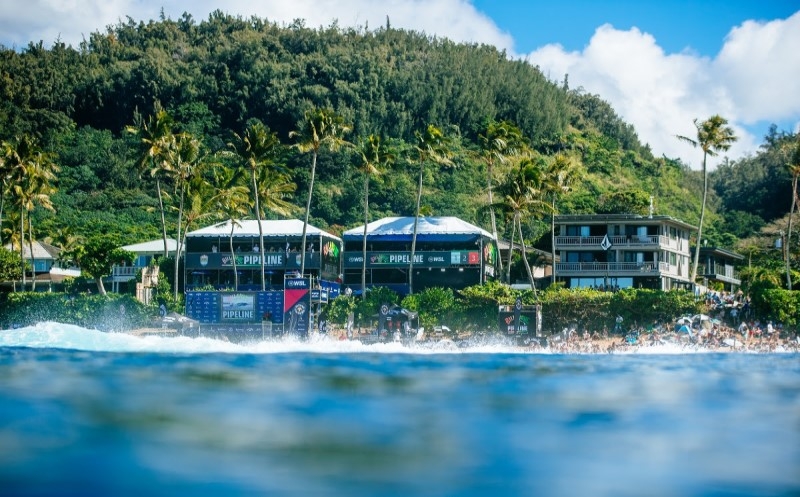 Continuação do Billabong Pro Pipeline é adiada na segunda-feira no Havaí