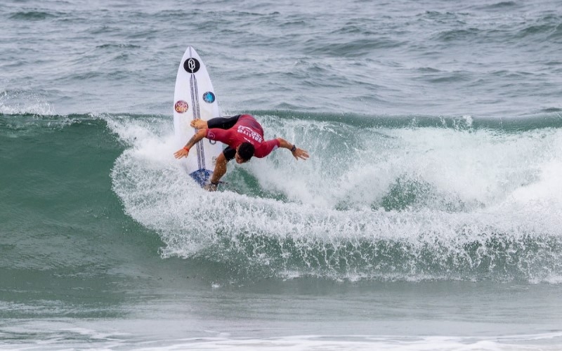 Cinco sul-americanos vão disputar vagas para as oitavas de final do Ballito Pro 