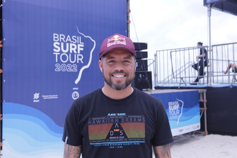 CAMPEÃO MUNDIAL ADRIANO DE SOUZA LEVA ETAPA DO BRASIL SURF TOUR PARA ITACARÉ/BA