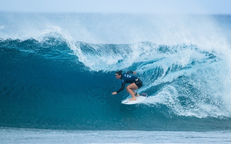 Tati Weston-Webb fica nas quartas do Billabong Pro Pipeline