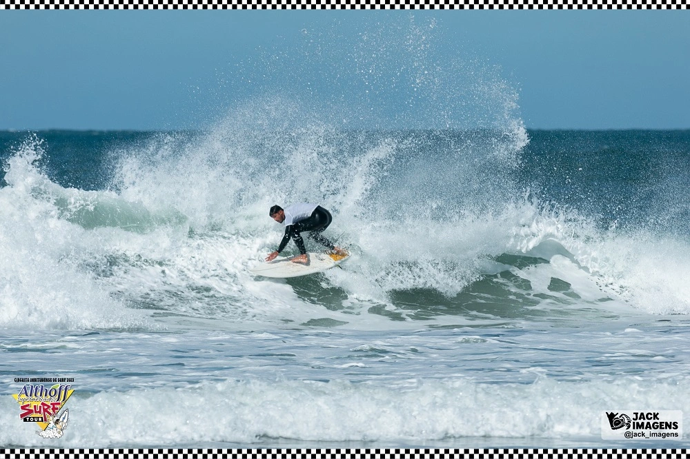 Abertura do Imbitubense de Surf tem ótimas ondas, bom público e muito sol