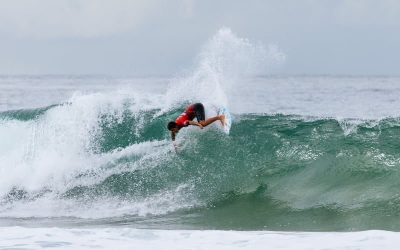 Oito brasileiros seguem na briga pelo título do GWM Sydney Surf Pro na Austrália