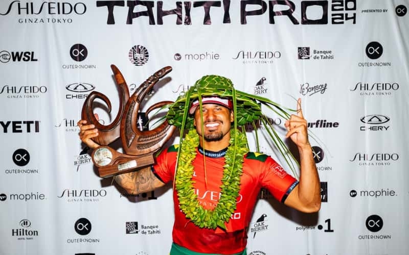 Italo Ferreira é o novo campeão do SHISEIDO Tahiti Pro nos tubos de Teahupo´o