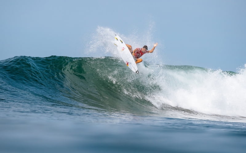 João Chianca reforça a seleção brasileira da WSL no Surf City El Salvador Pro