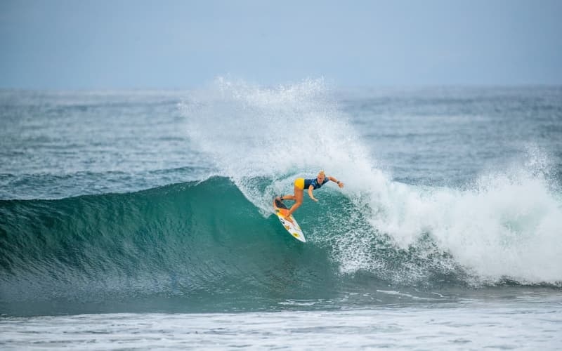 Tatiana Weston-Webb fica nas quartas de final do Surf City El Salvador Pro