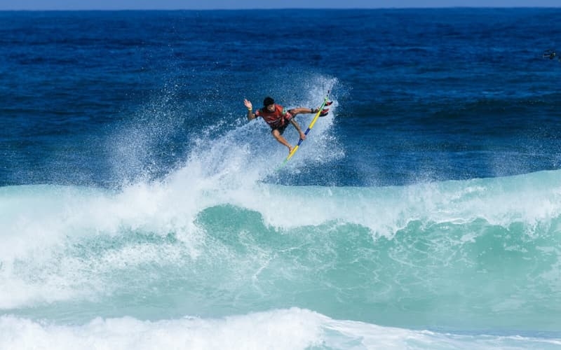 Cinco surfistas do Brasil estreiam com vitórias no Vivo Rio Pro em Saquarema