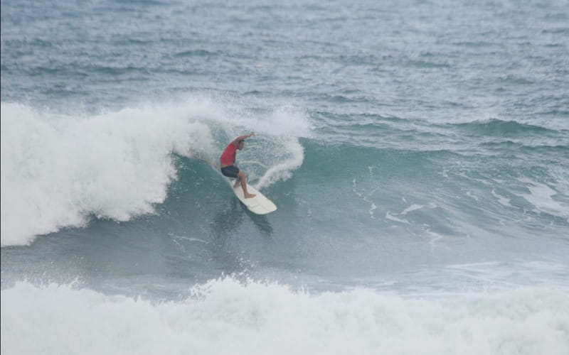 Rio Surf Festival 2024 tem mais um dia de ondas pesadas na praia da Macumba