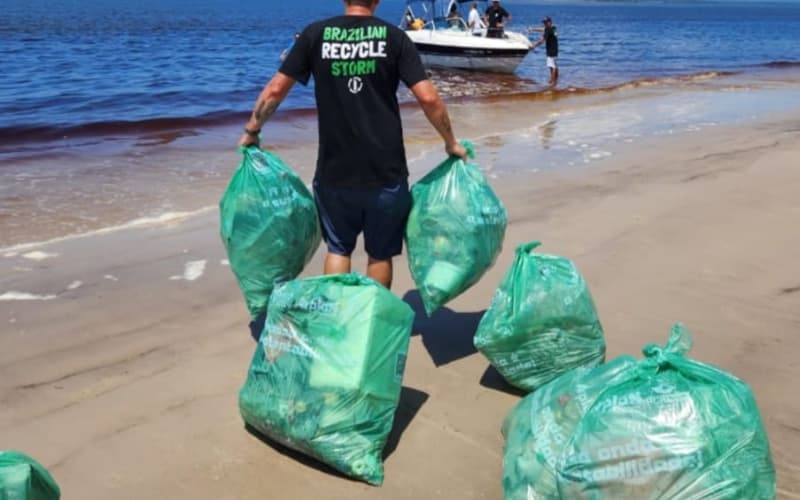 Expedição vai transformar lixo recolhido nas praias de Santa Catarina e Paraná em acessórios para Surf, brinquedos e até mobiliários urbanos