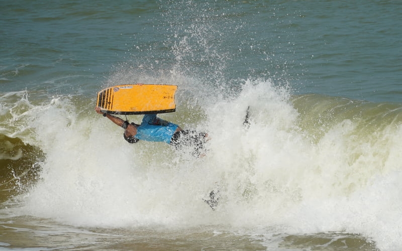 Disputa Acirrada na 2a Etapa do Brasileiro Master de Bodyboard