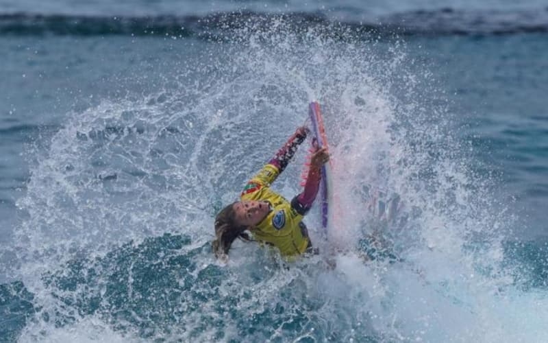 Neymara Carvalho disputa segunda etapa do Circuito Catarinense de Bodyboarding, em Balneário Camboriú