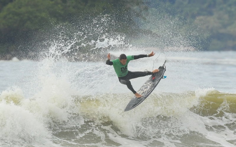  Quatro categorias definem finalistas no terceiro dia do CBSurf BC Surf Festival 2024 