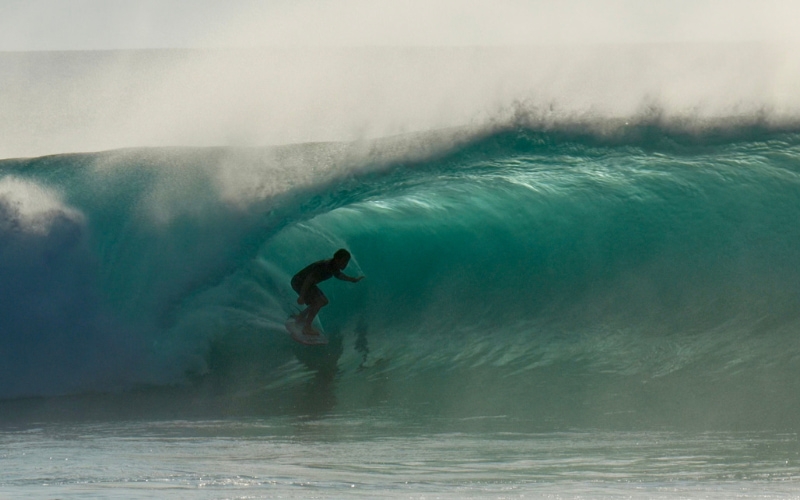 Swell de Agosto - Padang Padang e Desert Point