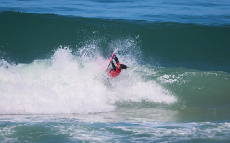 Maíra Viana, campeã mundial de bodyboarding, viaja para o Pan-Americano, no Peru