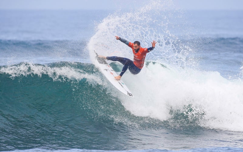 Alejo Muniz confirma seu retorno a elite da World Surf League depois de 8 anos em Portugal